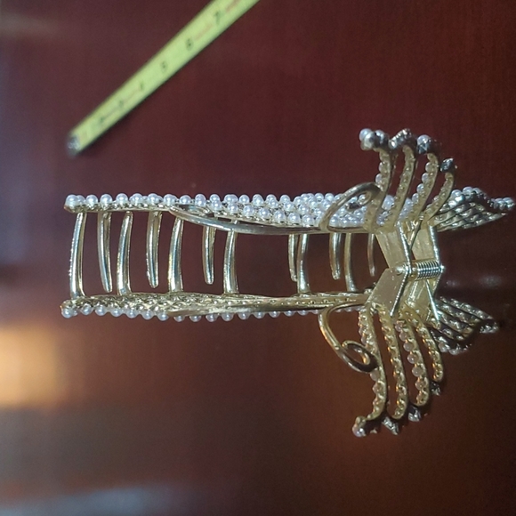 High quality metal butterfly hair clip - Picture 6 of 12